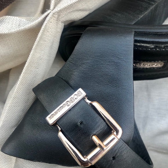 BCBG stacked leather asymmetrical sandals - Picture 5 of 6